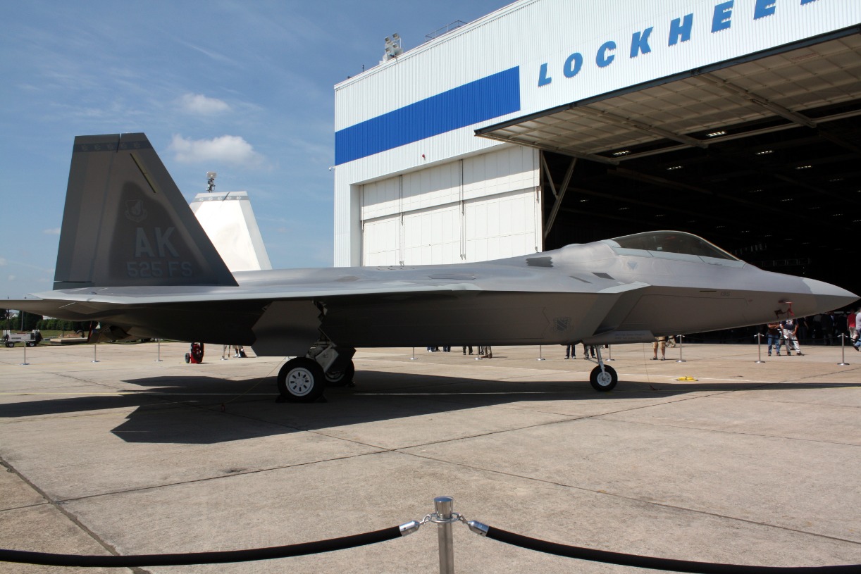 Skunkworks The Organization Behind the Stealth F 22 F 35 F 117